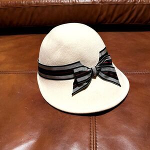 Vintage Betmar Ivory Wool Cloche Hat New York w/ Grosgrain Bow